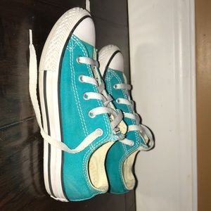 Teal converse.